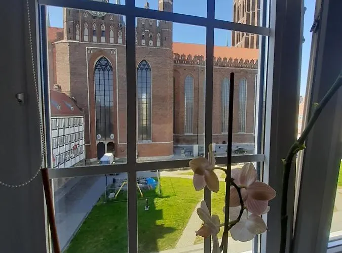 In Old Town - View Of Mariacki Church 格但斯克